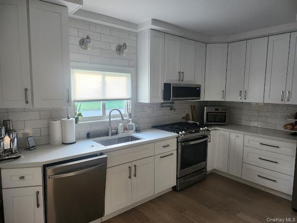 Photo of 12 E Nauraushaun Avenue, Pearl River, NY 10965 (MLS # 952071)