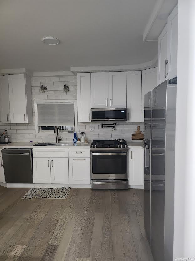 12 E Nauraushaun Avenue