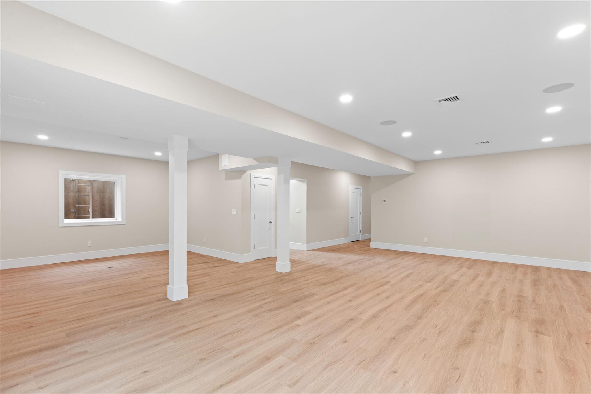 26 Pine Tree Road, Southampton, New York image 21