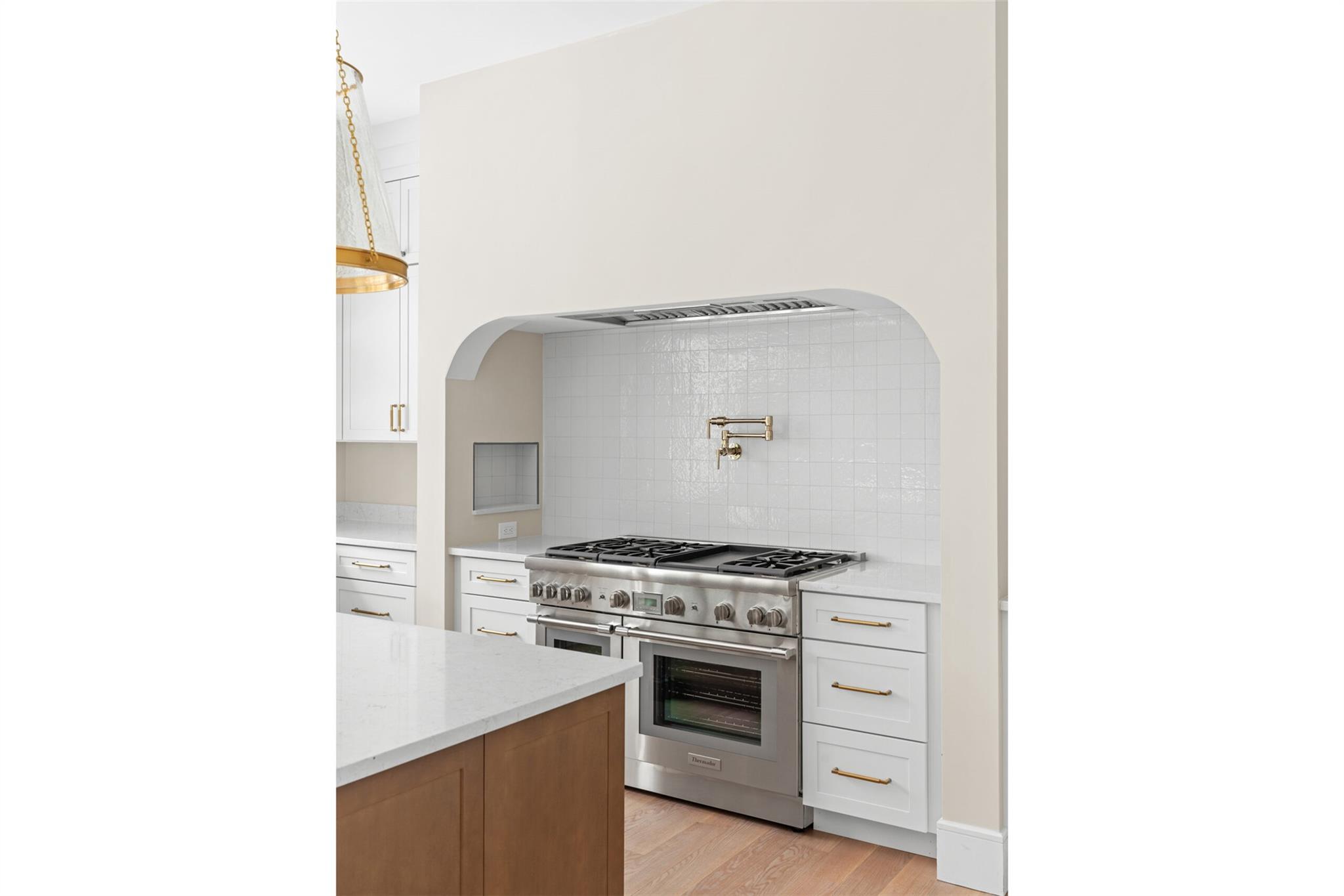 26 Pine Tree Road, Southampton, New York image 10