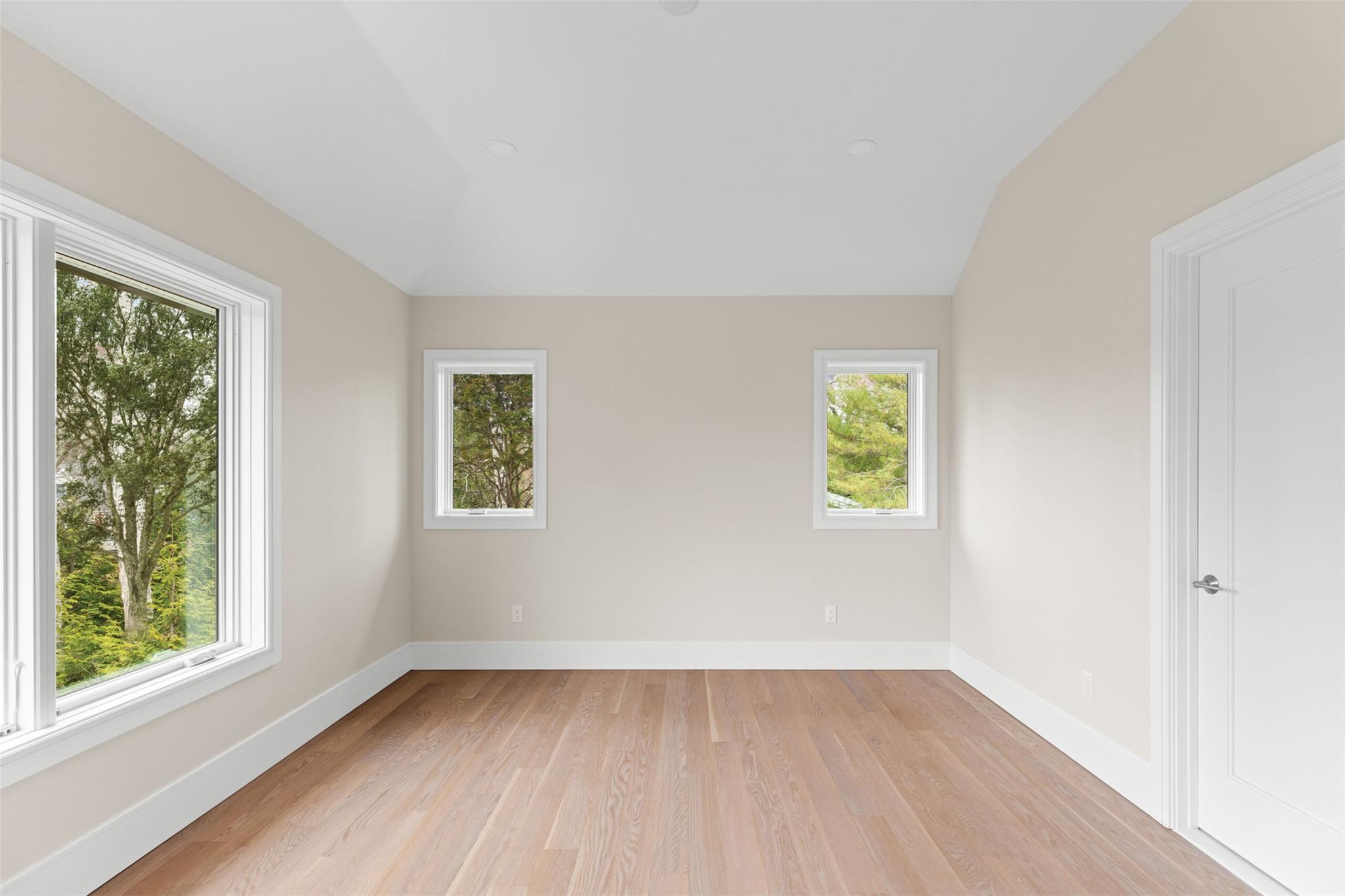 26 Pine Tree Road, Southampton, New York image 18