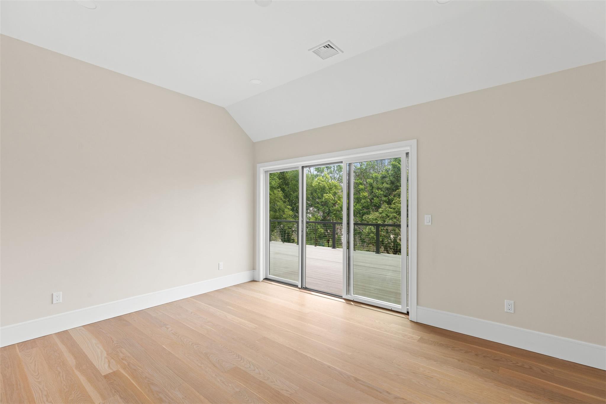 26 Pine Tree Road, Southampton, New York image 16