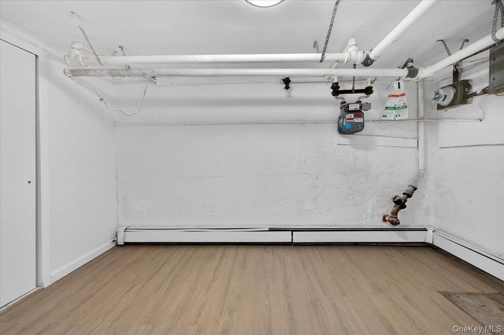 Photo of 3704 Harper Avenue, Bronx, NY 10466 (MLS # 988066)