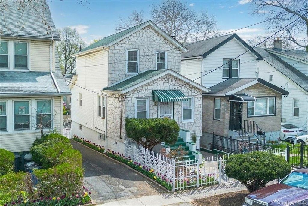 Photo of 3704 Harper Avenue, Bronx, NY 10466 (MLS # 988066)