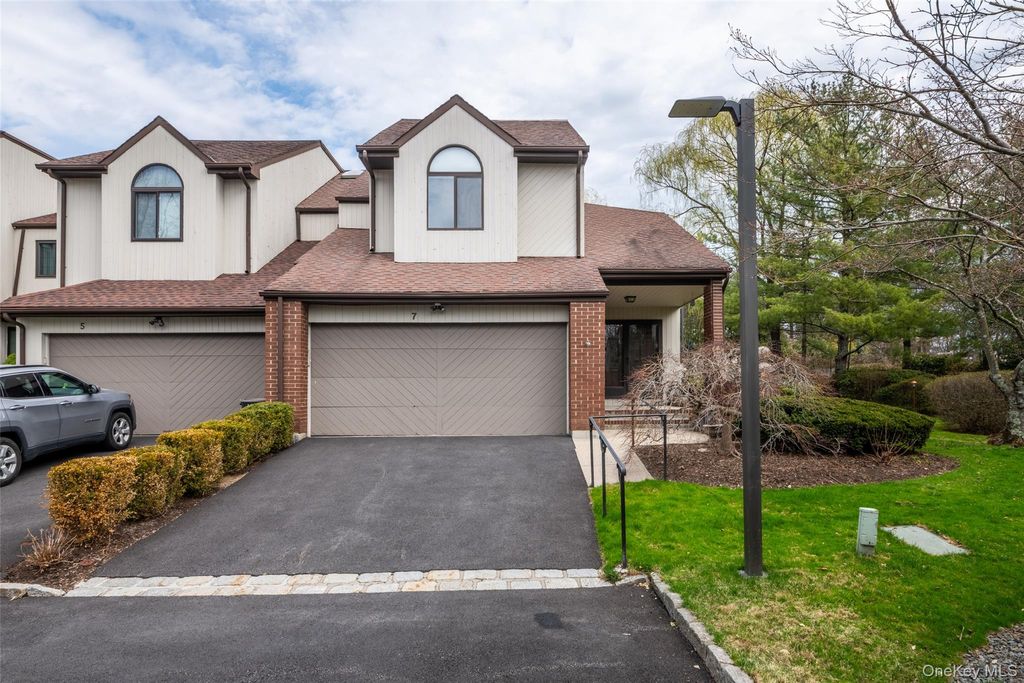 Photo of 7 Brookridge Road, New Rochelle, NY 10804 (MLS # 974311)