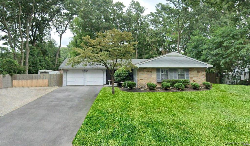 Photo of 11 Seward Ln Ln, Stony Brook, NY 11790 (MLS # 945235)