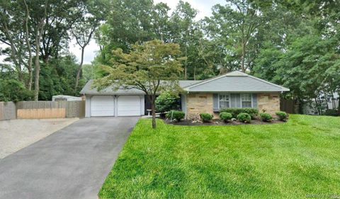 11 Seward Ln Stony Brook NY 11790