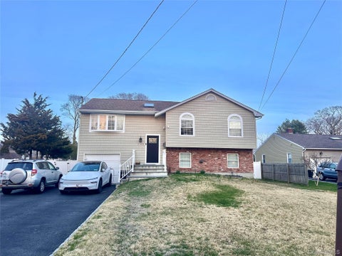 Homes For Sale - 249 Bayport Avenue<br/> Bayport, NY 11705