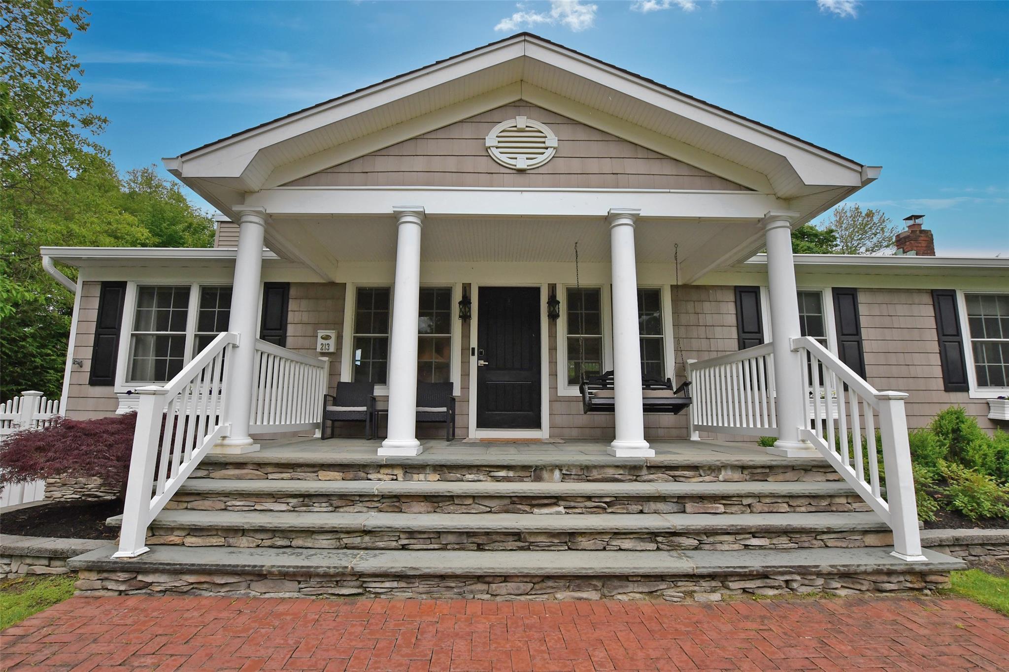 Glenwood Lane, Port Jefferson, Hamptons, NY - 5 Bedrooms  
2 Bathrooms - 