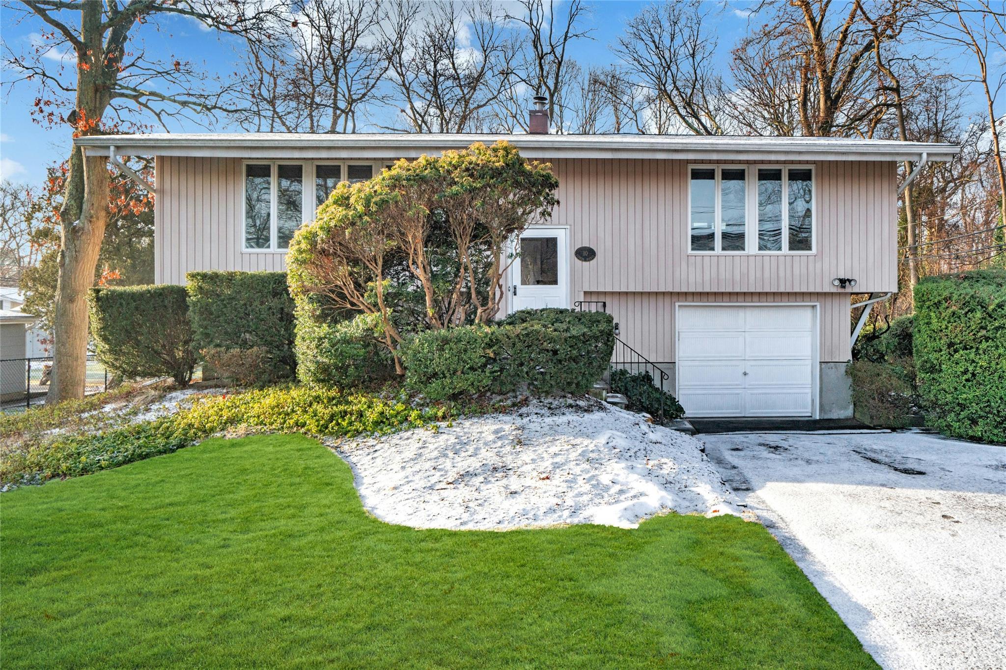 10 Florida Avenue, Commack, New York image 3