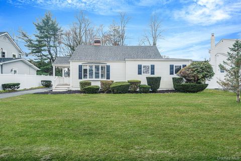 Homes For Sale - 8 Florence Court<br/> Huntington Station, NY 11746