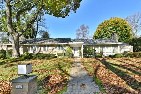17 Hampton Road Great Neck NY 11020