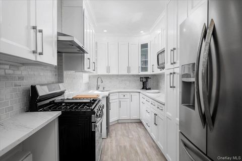 Photo of 1111 Midland Avenue #6G, Bronxville, NY 10708 (MLS # 920693)