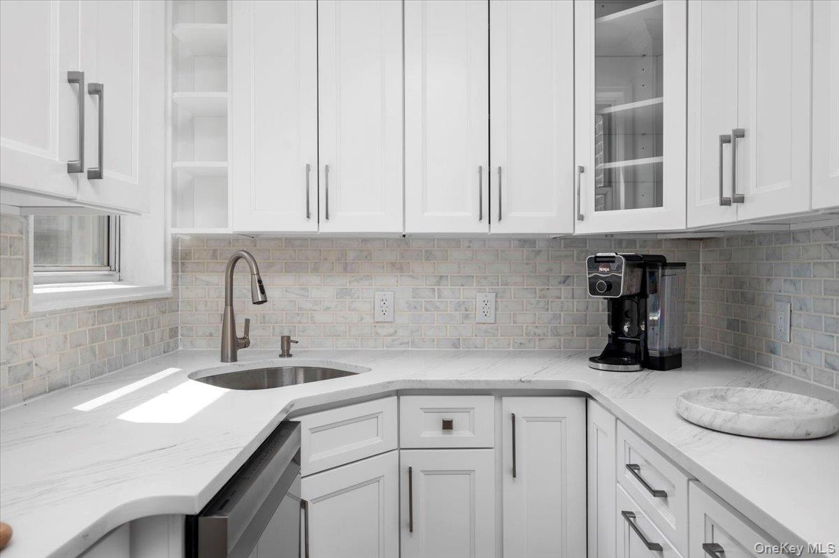 1111 Midland Avenue 6G