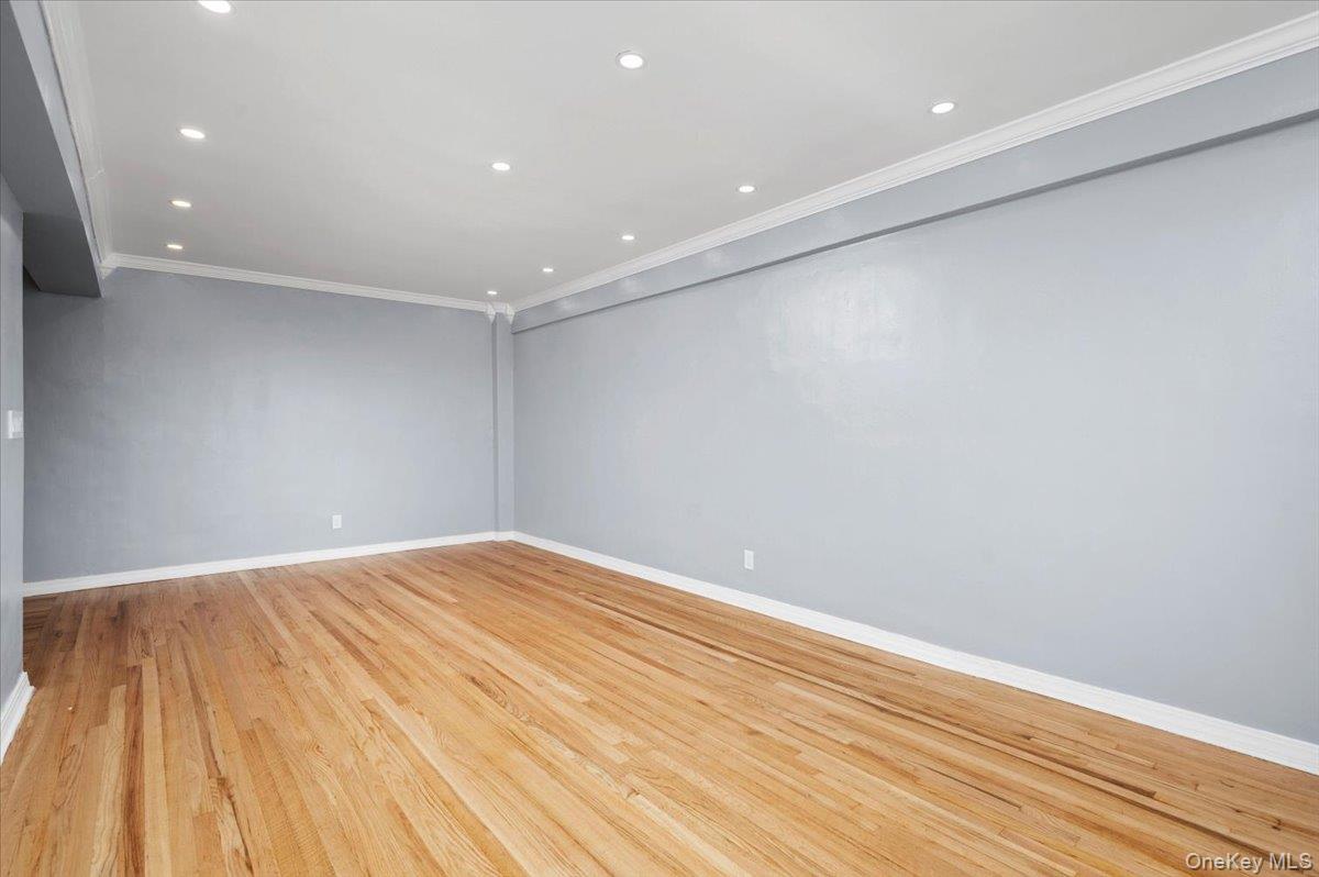 1111 Midland Avenue 6G