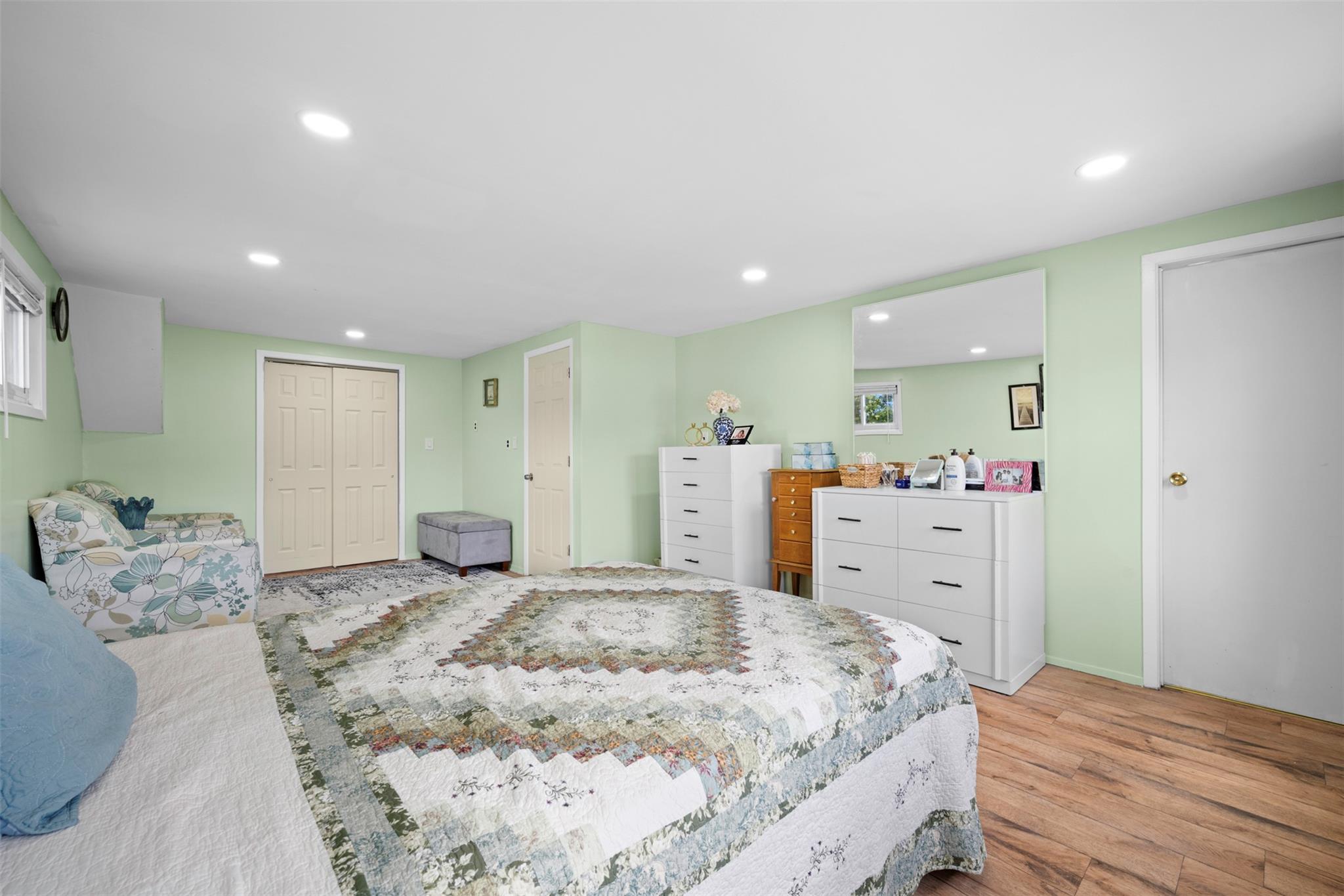 21 Westgate Road, Massapequa Park, New York image 9
