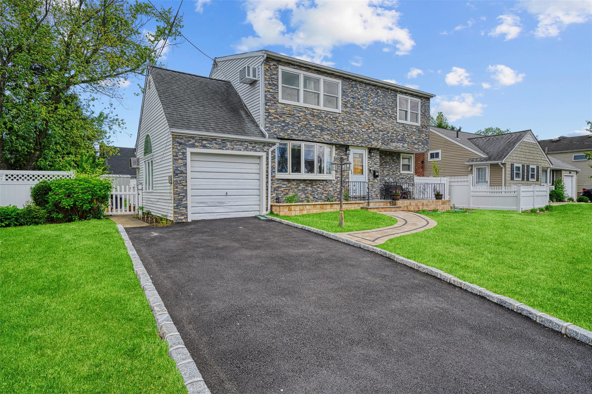 21 Westgate Road, Massapequa Park, New York image 1