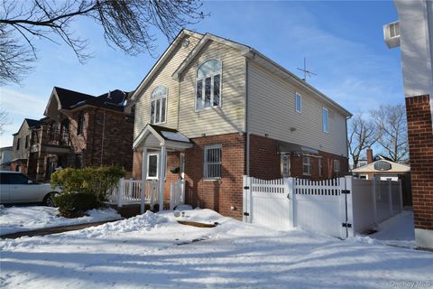 81-32 252 Street Bellerose NY 11426