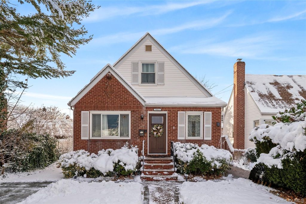 Photo of 8412 Cross Island Parkway Pkwy, Bellerose, NY 11426 (MLS # 943274)