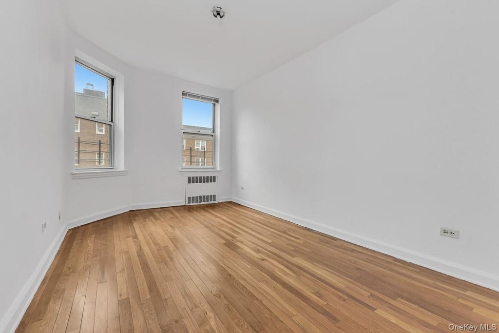 Photo of 67-07 Yellowstone Boulevard #5F, Forest Hills, NY 11375 (MLS # 1051402)