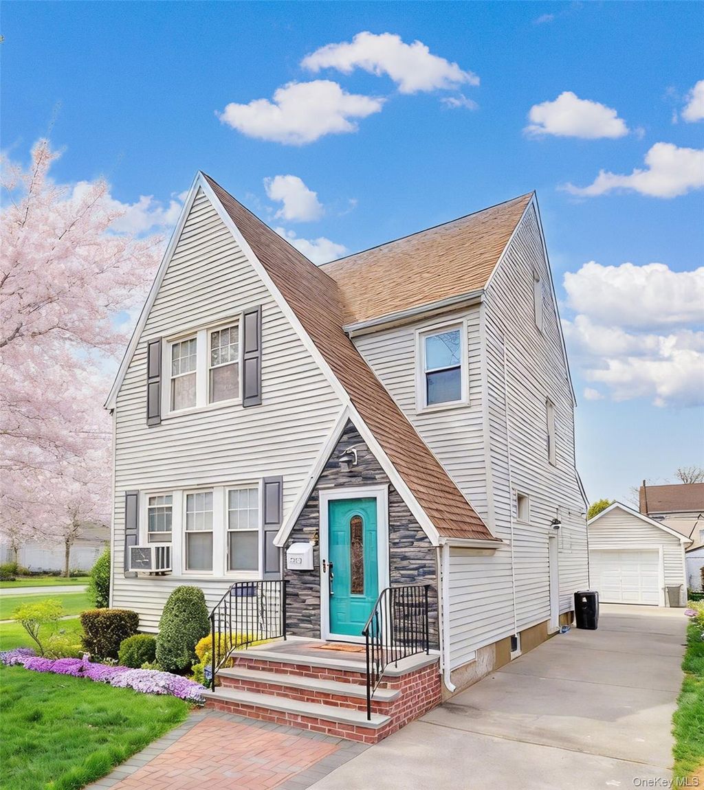 Photo of 282 Houston Avenue, Mineola, NY 11501 (MLS # 993721)