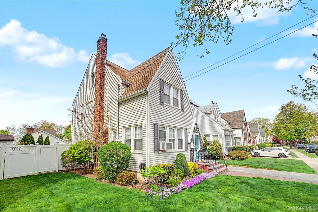 Photo of 282 Houston Avenue, Mineola, NY 11501 (MLS # 993721)