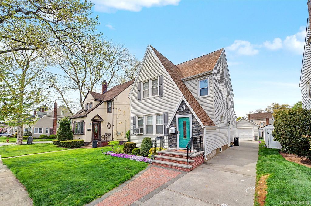 Photo of 282 Houston Avenue, Mineola, NY 11501 (MLS # 993721)