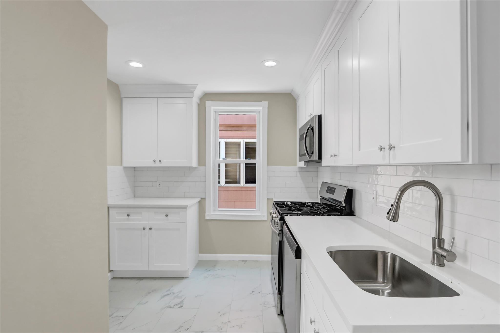 62-33 59th Drive, Maspeth, New York image 8