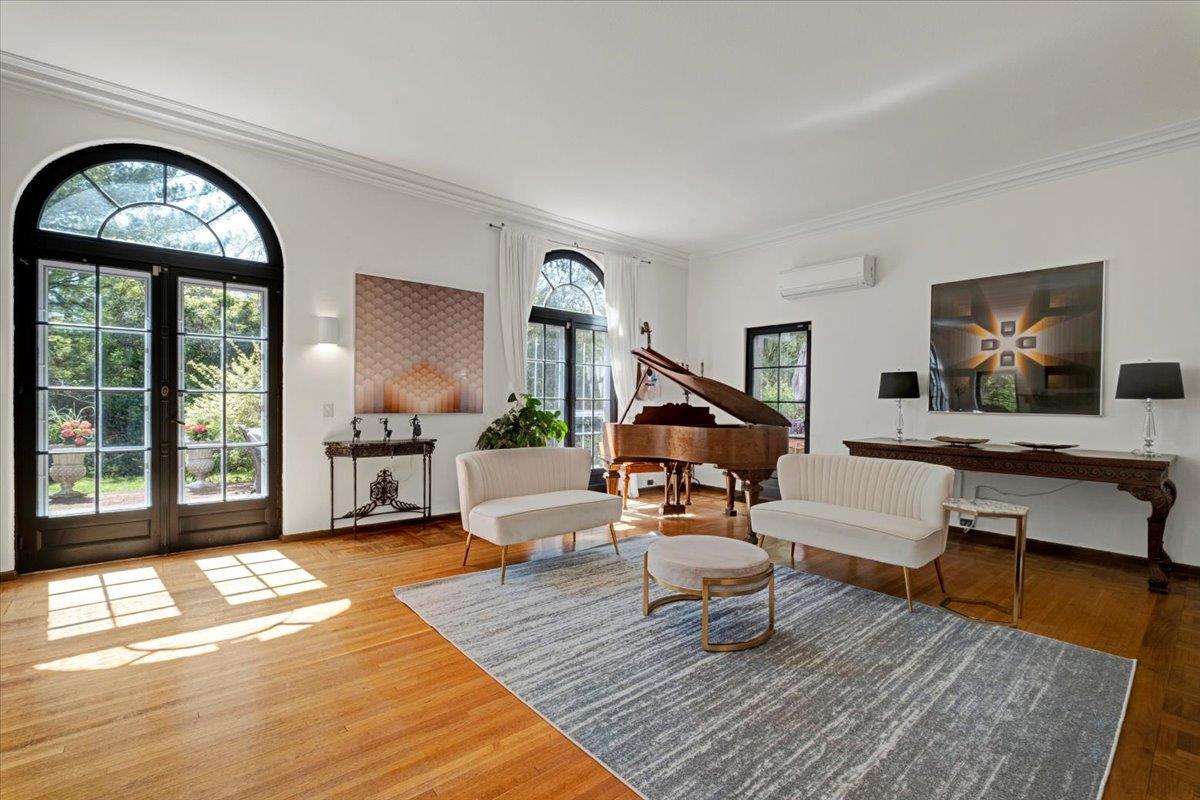 376 Beechmont Drive, New Rochelle, New York image 4