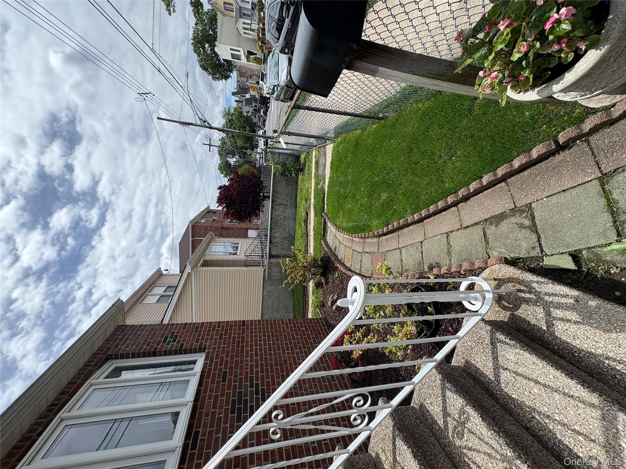 840 Hollywood Avenue