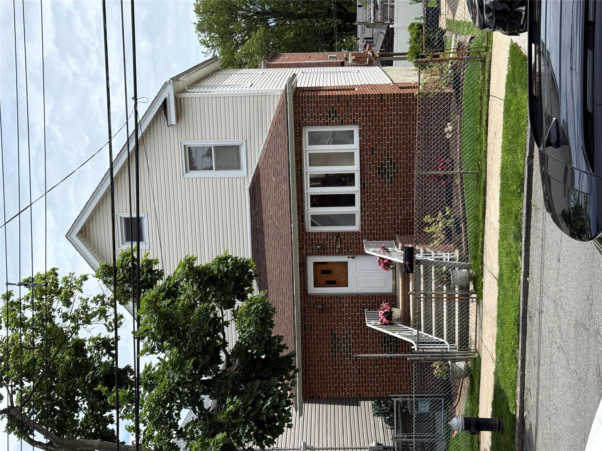 Property for Sale at Hollywood Avenue, Bronx, New York - Bedrooms: 3 
Bathrooms: 3 
Rooms: 7  - $979,000
