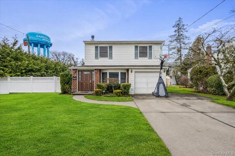 Homes For Sale - 17 Whitehall Lane<br/> New Hyde Park, NY 11040