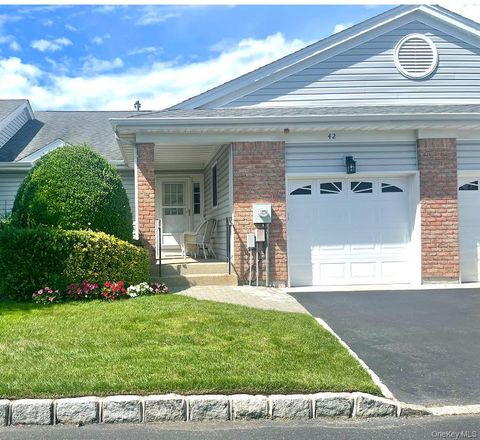 42 Primrose Lane 42 North Babylon NY 11703