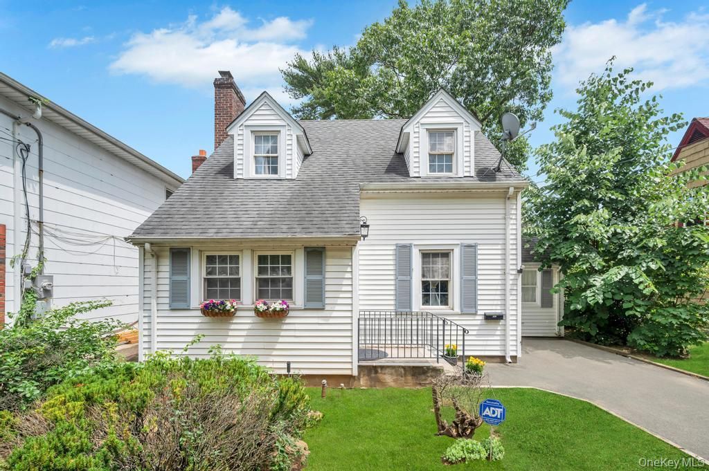 Photo of 207 N Grove Street, Valley Stream, NY 11580 (MLS # 980513)