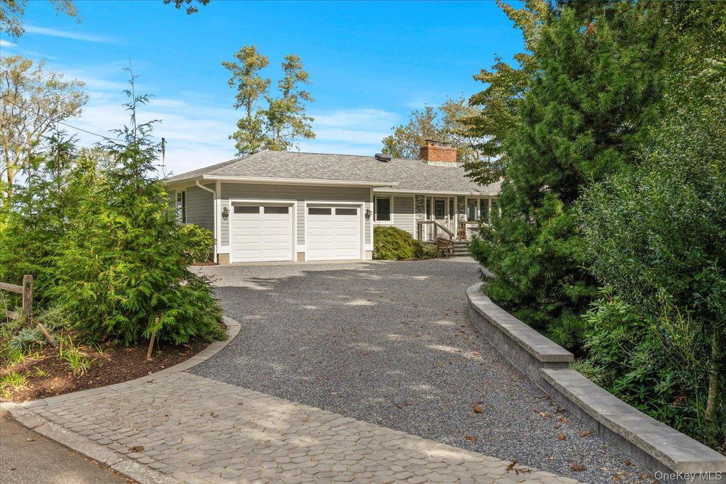 Photo of 1 Dolphin Way, Riverhead, NY 11901 (MLS # 895100)
