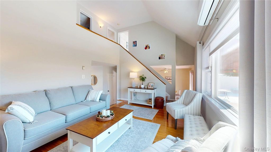 Photo of 638 Saint George Avenue, North Babylon, NY 11703 (MLS # 959622)