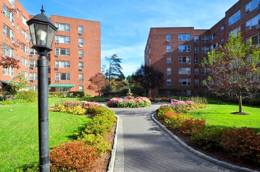 Eastchester, New York 10583, United States, 1 Bedroom Bedrooms, ,1 BathroomBathrooms,Residential,Active,94645