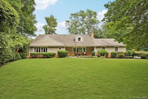 Photo of 4 Club Court, Huntington, NY 11743 (MLS # 913398) Photo of 4 Club Court, Huntington, NY 11743 (MLS # 913398)