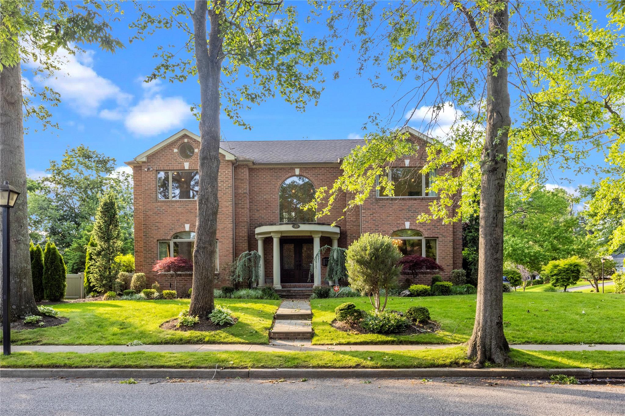33 Snapdragon Lane, Roslyn Heights, New York image 1