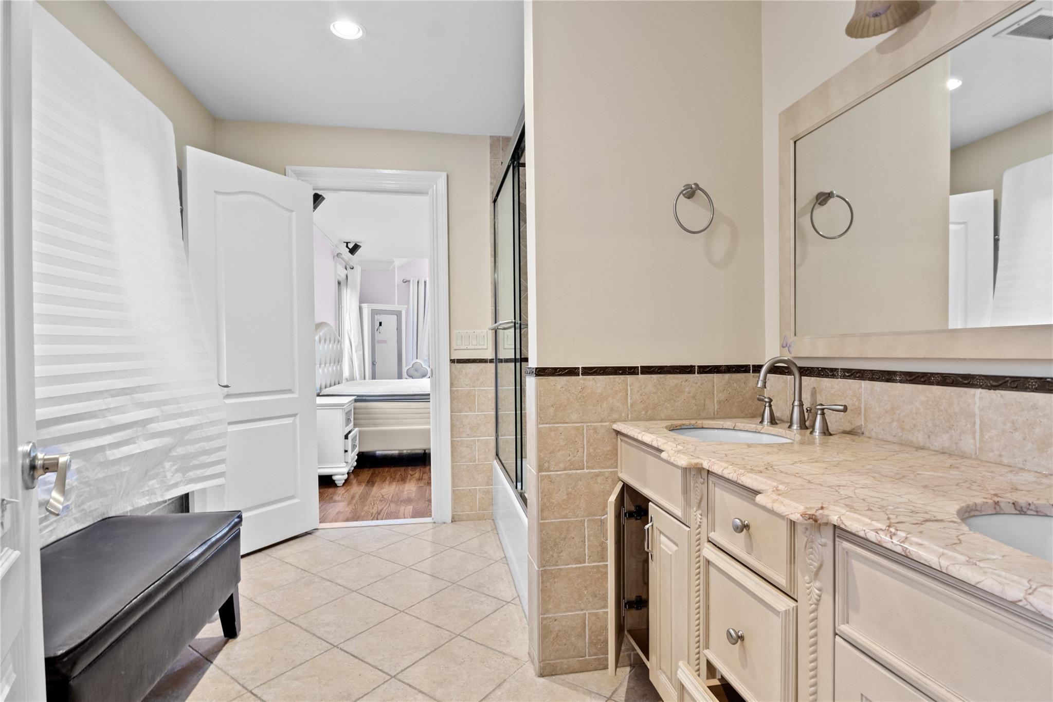 33 Snapdragon Lane, Roslyn Heights, New York image 21