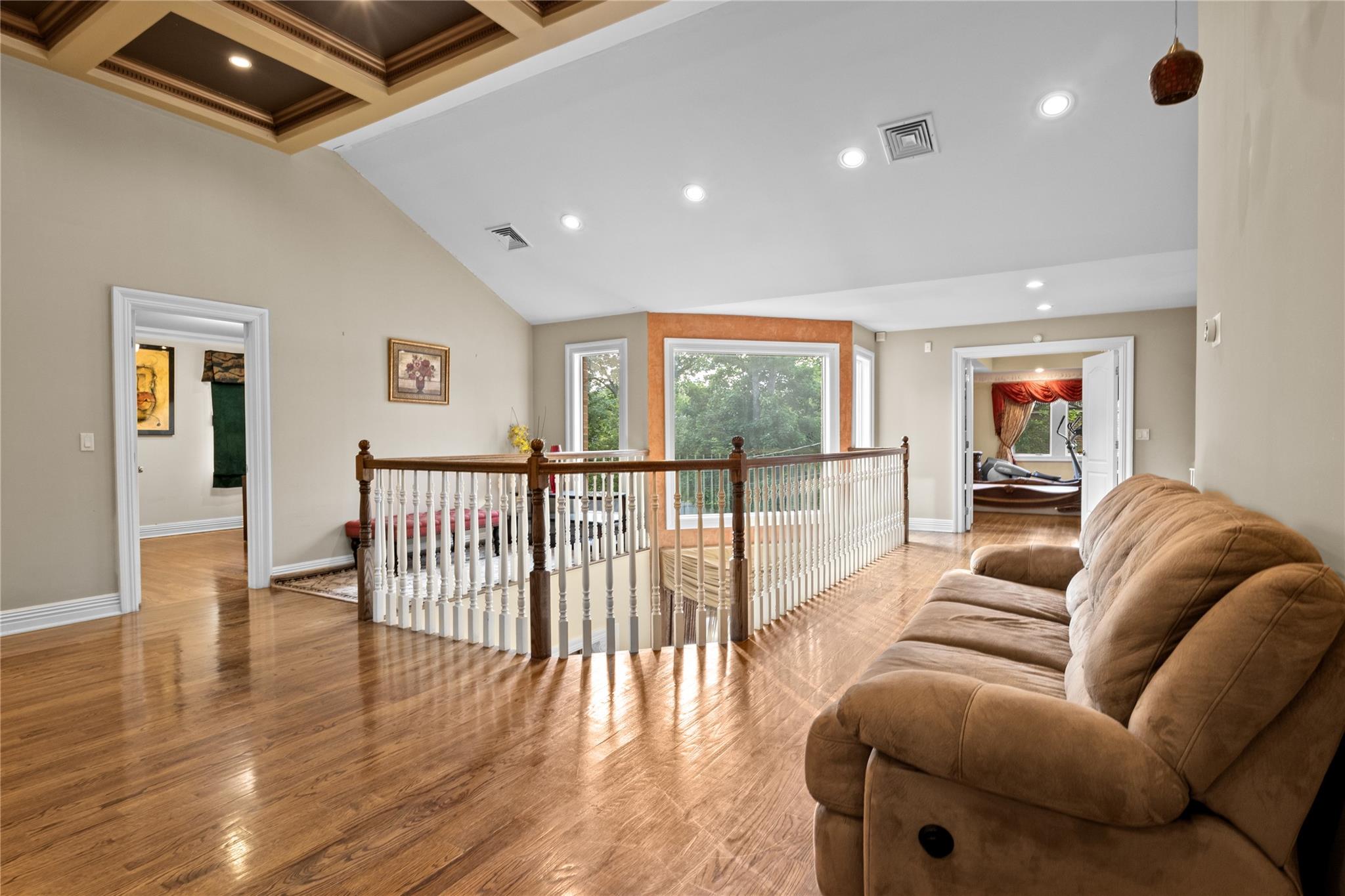 33 Snapdragon Lane, Roslyn Heights, New York image 16
