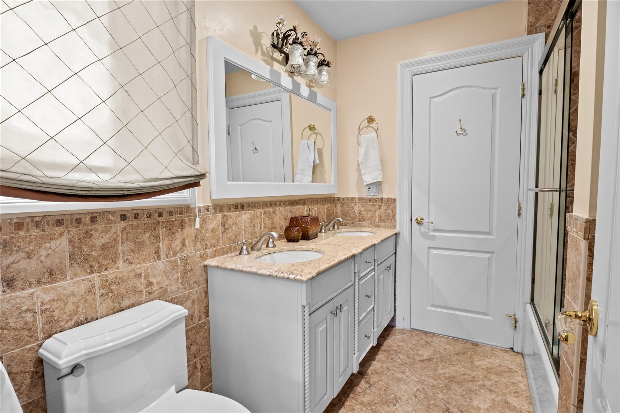 33 Snapdragon Lane, Roslyn Heights, New York image 18