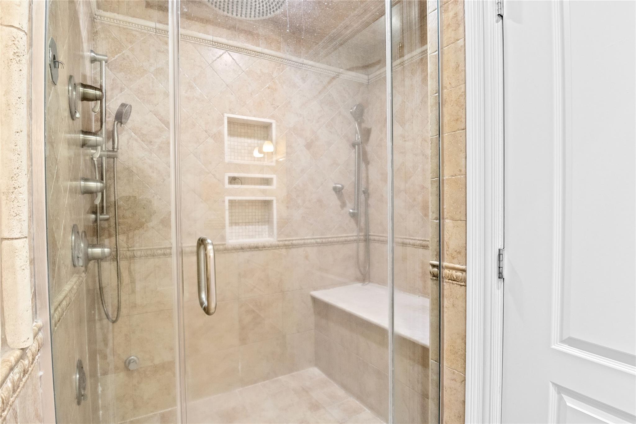 33 Snapdragon Lane, Roslyn Heights, New York image 24