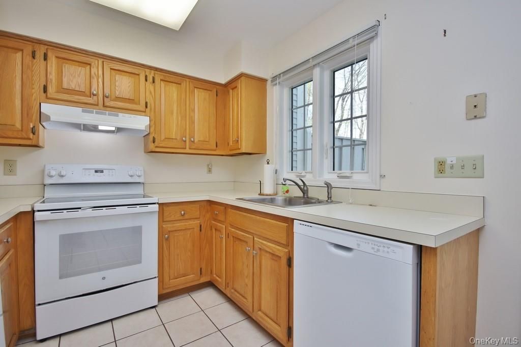 Photo of 607 Chestnut Drive, Carmel, NY 10512 (MLS # 992764)