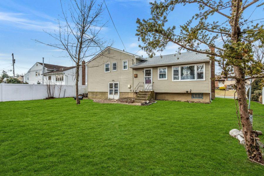 16 Eleanor Road, Plainview, New York image 22