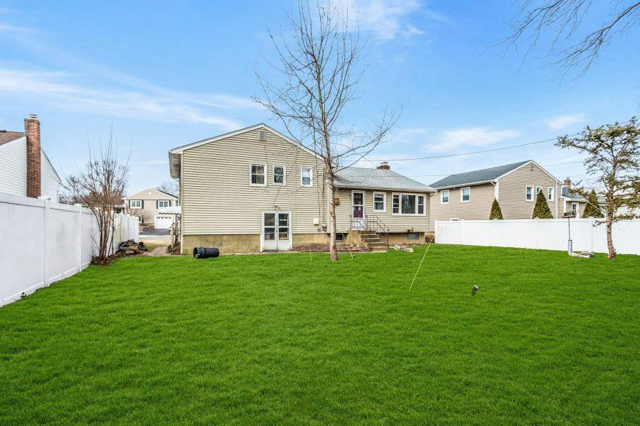 16 Eleanor Road, Plainview, New York image 21