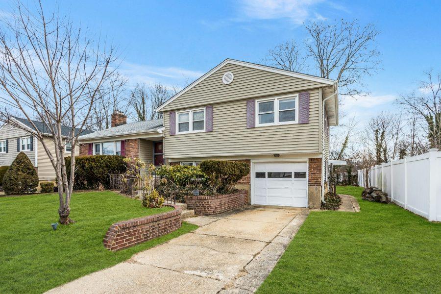 16 Eleanor Road, Plainview, New York image 2