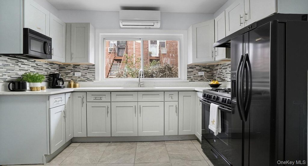 Photo of 2738 Miles Avenue, Bronx, NY 10465 (MLS # 960587)