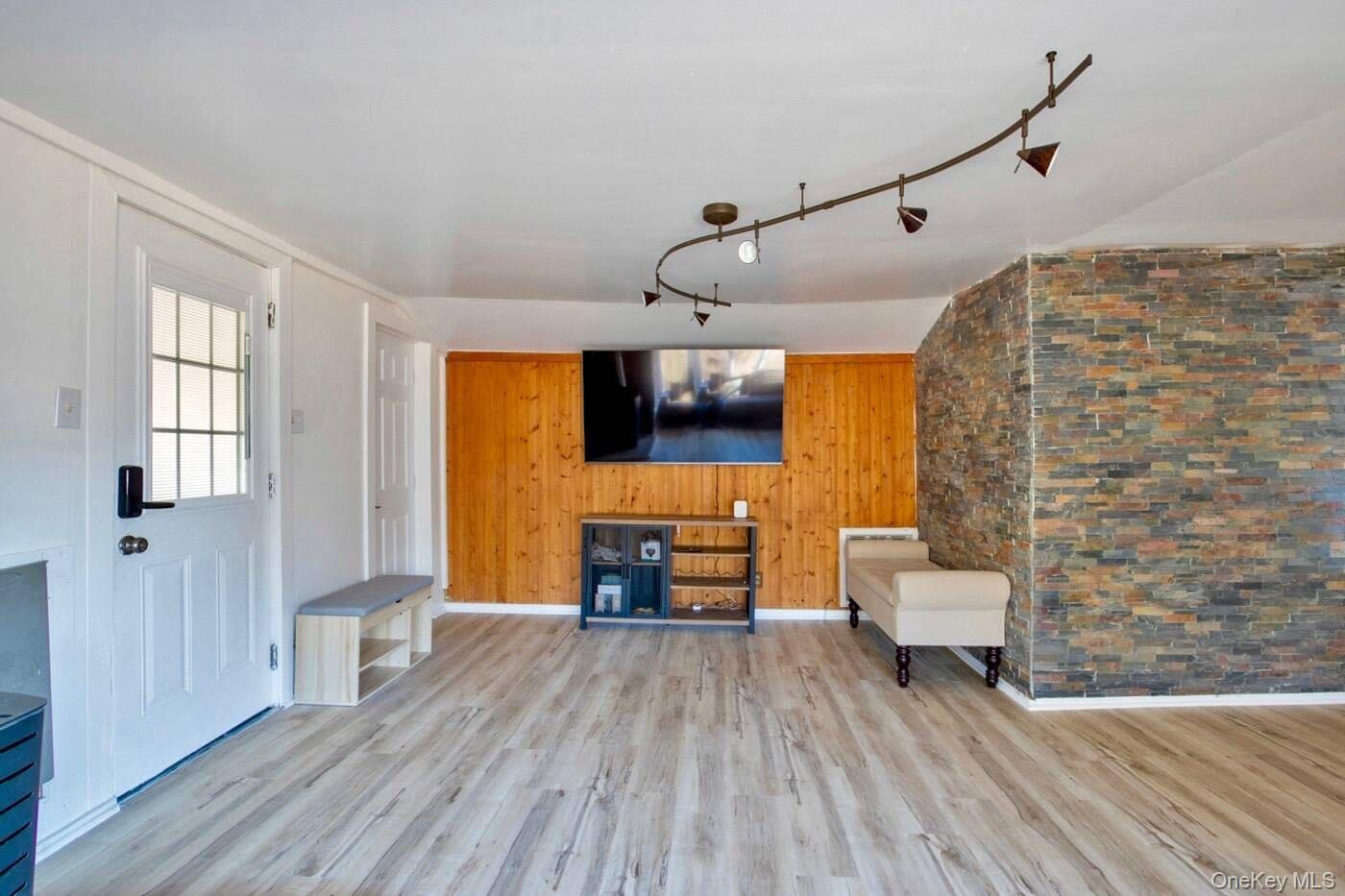 6 Woods Road