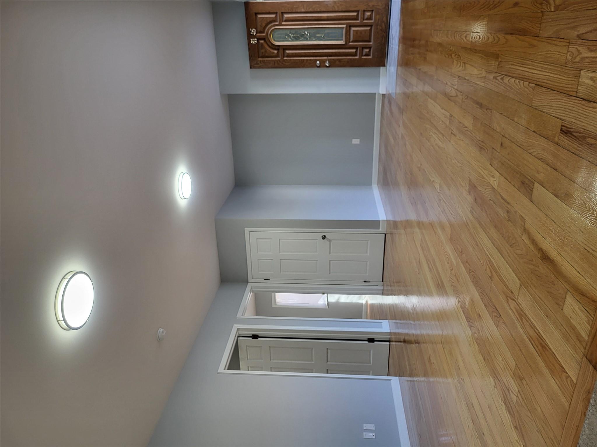 Rental Property at 230th Street 1st Fl, Bayside, Queens, NY - Bedrooms: 3 
Bathrooms: 1 
Rooms: 6  - $2,500 MO.